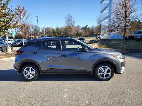 Certified 2025 Nissan Kicks Play S image 3