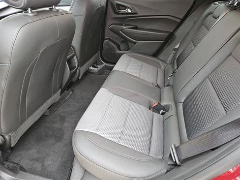 Used 2025 Chevrolet Trax LT w/ LT Convenience Package image 19