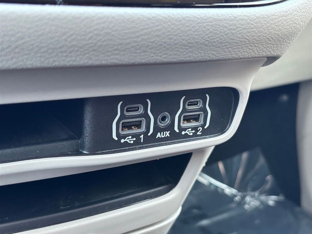 Used 2024 Chrysler Voyager LX FWD image 25