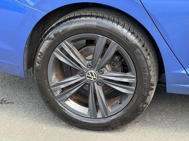 Used 2023 Volkswagen Jetta SE w/ Panoramic Sunroof Package FWD image 7