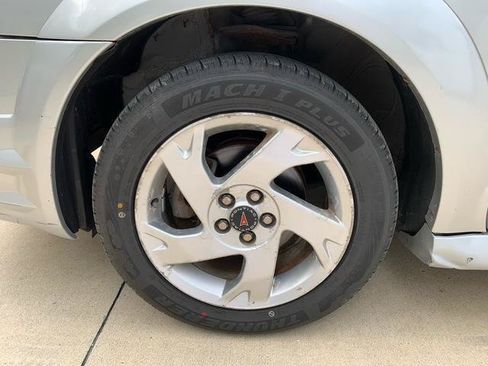 Used 2006 Pontiac Vibe w/ Sport Package FWD image 18