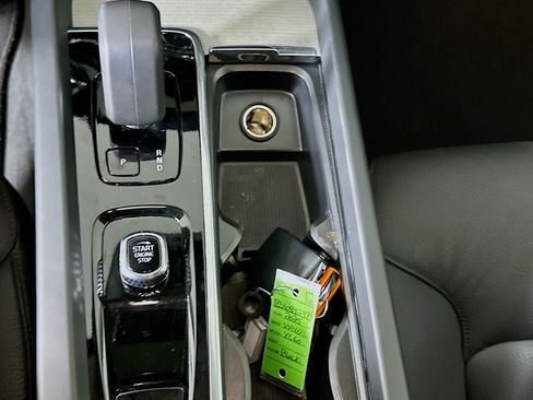 Used 2025 Volvo XC60 B5 Plus image 25