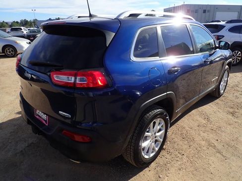 Used 2018 Jeep Cherokee Latitude Plus w/ Cold Weather Group image 3