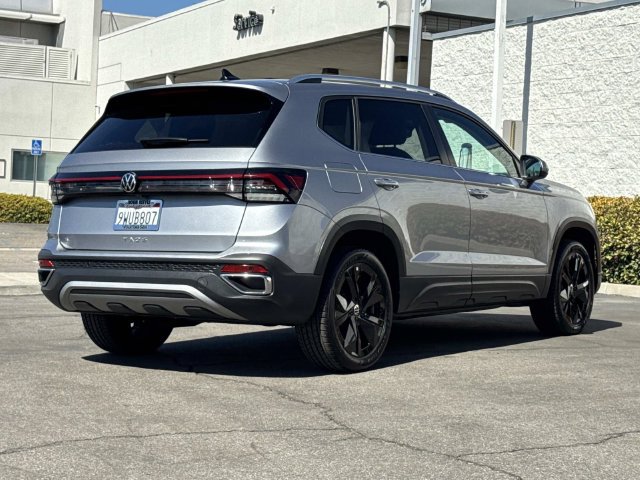 Certified 2025 Volkswagen Taos SE FWD image 5