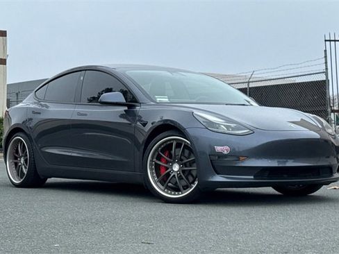Used 2022 Tesla Model 3 Performance image 2