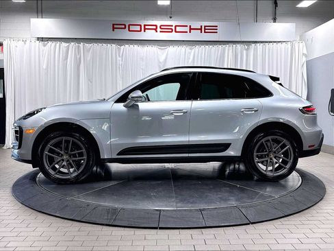 Used 2026 Porsche Macan AWD/4WD image 2