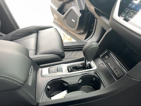 Certified 2025 Subaru Ascent Limited w/ Popular Package #2 image 17