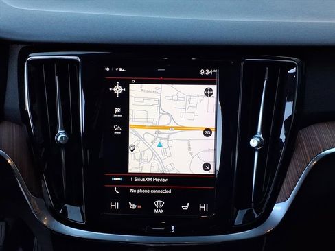 Used 2022 Volvo S60 B5 Momentum w/ Premium Package image 7