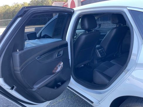 Used 2015 Chevrolet Impala LT image 14
