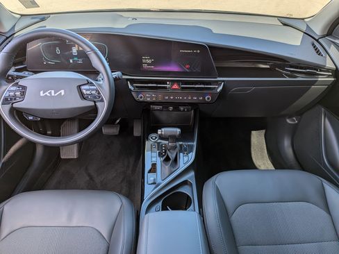 Used 2024 Kia Niro EX image 17
