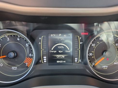 Used 2015 Jeep Cherokee Latitude w/ Cold Weather Group AWD/4WD image 13