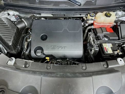 Used 2020 Chevrolet Traverse LT FWD image 24