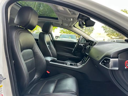Used 2018 Jaguar XE Prestige RWD image 24
