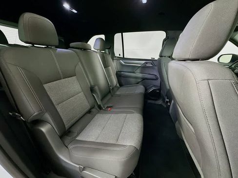 Used 2025 GMC Acadia Elevation image 33