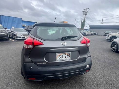 Used 2018 Nissan Kicks S image 9