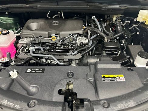 Used 2025 Toyota Sienna LE image 71