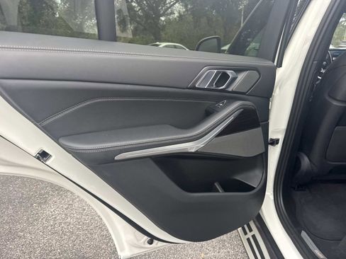 Used 2024 BMW X5 xDrive50e image 12