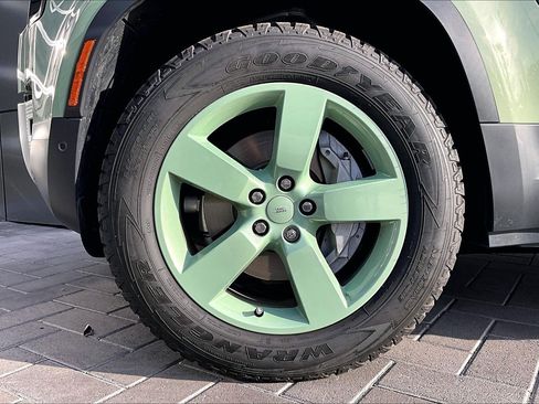 Used 2023 Land Rover Defender 110 75th Limited Edition image 9