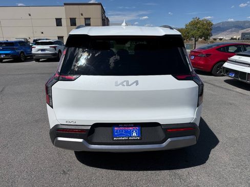 Used 2024 Kia EV9 Wind AWD/4WD image 7