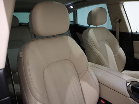 Used 2022 Maserati Levante GT image 19