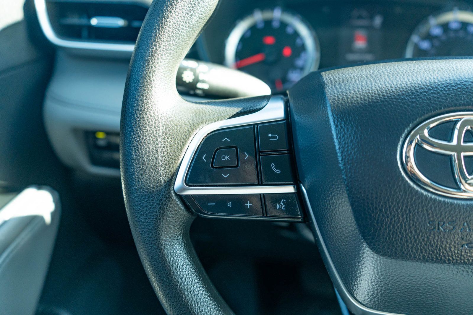 Certified 2021 Toyota Highlander L FWD image 28