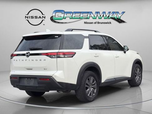 Used 2024 Nissan Pathfinder SV image 7