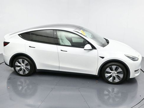 Used 2021 Tesla Model Y Long Range image 34