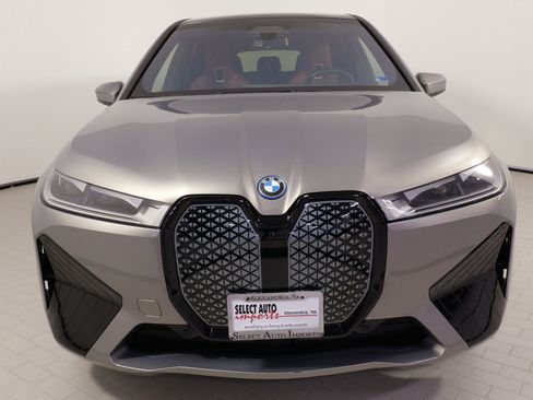 Used 2023 BMW iX xDrive50 w/ Premium Package image 5