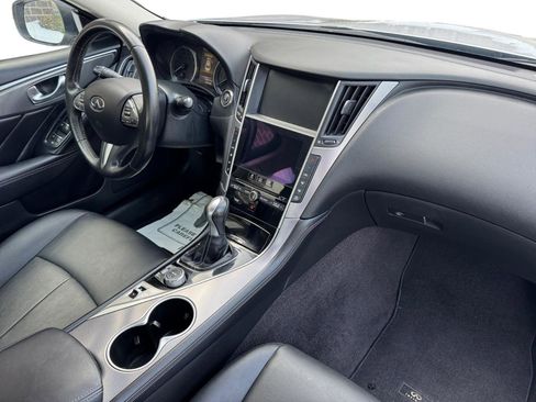 Used 2017 INFINITI Q50 2.0t w/ Moonroof Package image 4
