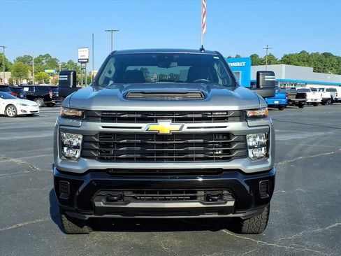 Used 2025 Chevrolet Silverado 2500 Custom w/ Custom Convenience Package AWD/4WD image 2