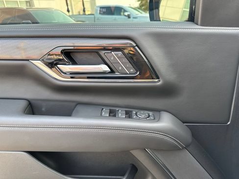 Used 2025 GMC Yukon XL Elevation RWD image 11