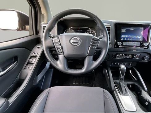 Used 2023 Nissan Frontier SV w/ SV Convenience Package RWD image 8
