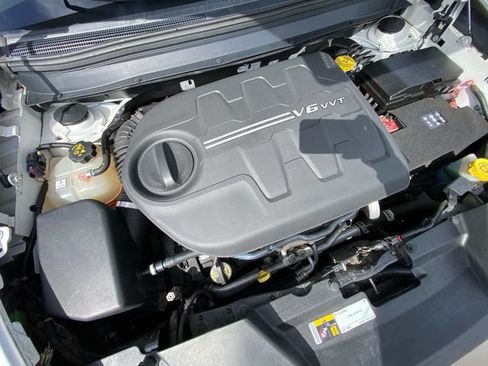 Used 2018 Jeep Cherokee Limited AWD/4WD image 30