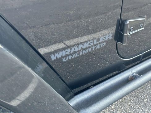 Used 2015 Jeep Wrangler Unlimited Sahara image 10