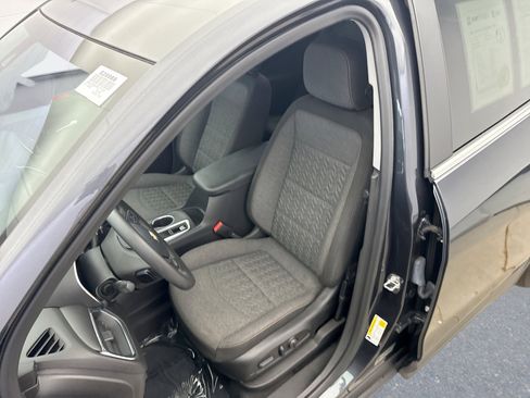 Used 2023 Chevrolet Equinox LT image 11