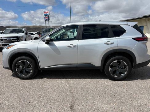 Used 2025 Nissan Rogue SV AWD/4WD image 8