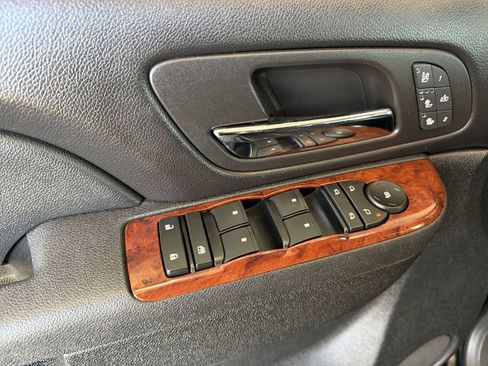 Used 2012 Chevrolet Suburban LTZ AWD/4WD image 24