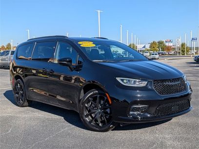 Used 2026 Chrysler Pacifica Limited w/ S Appearance Package