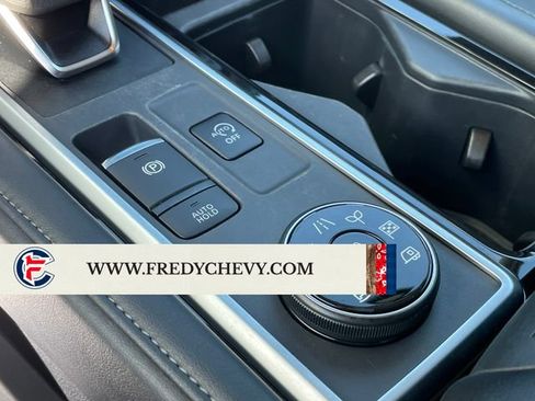 Used 2025 Nissan Pathfinder SL AWD/4WD image 36