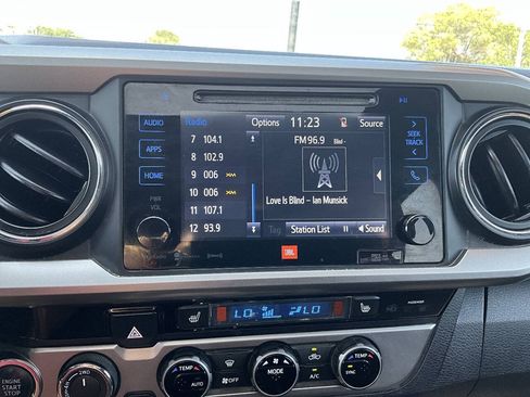Used 2017 Toyota Tacoma Limited w/ Tow Package AWD/4WD image 27