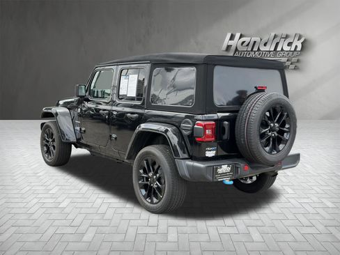Used 2023 Jeep Wrangler Unlimited Sahara w/ Cold Weather Group AWD/4WD image 8