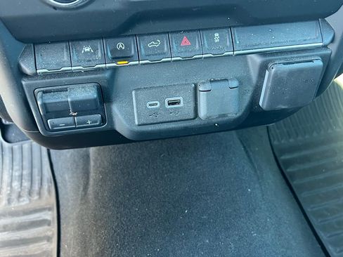 Used 2024 Chevrolet Silverado 1500 Custom image 30