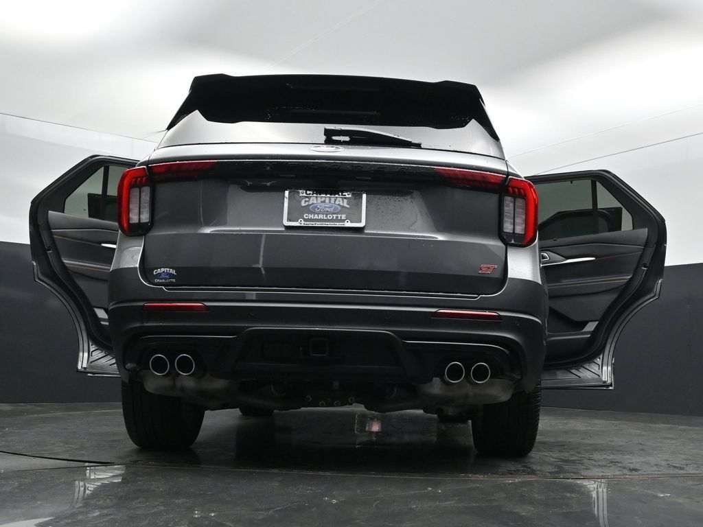 Used 2025 Ford Explorer ST RWD image 41
