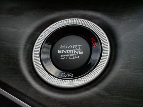 Used 2023 Jeep Grand Cherokee L Limited image 29