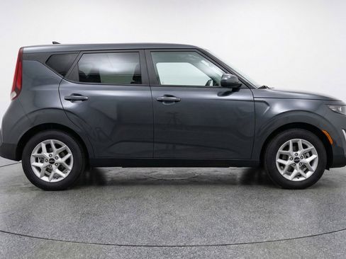 Used 2025 Kia Soul LX w/ LX Technology Package image 11