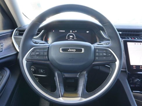Used 2024 Jeep Grand Cherokee Limited RWD image 29