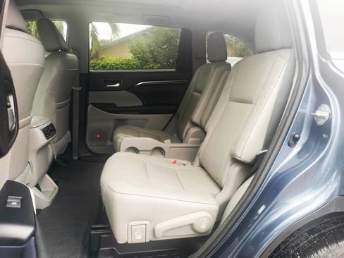Used 2016 Toyota Highlander Limited Platinum image 21