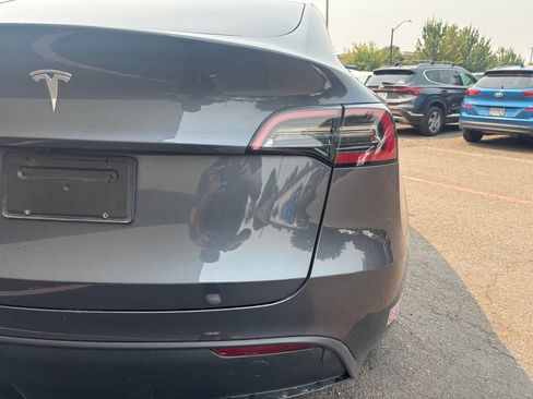 Used 2023 Tesla Model Y 2WD image 6