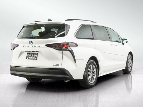 Used 2024 Toyota Sienna LE AWD/4WD image 6