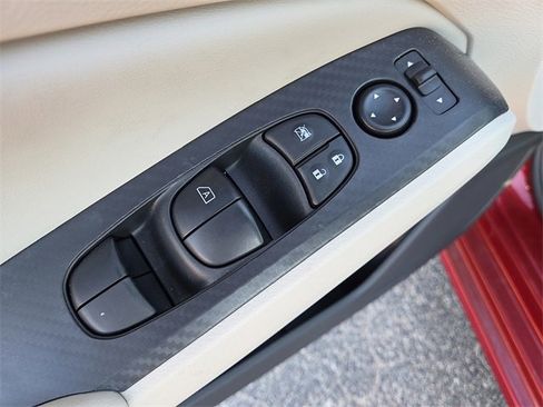 Used 2024 Nissan Altima 2.5 SV image 10